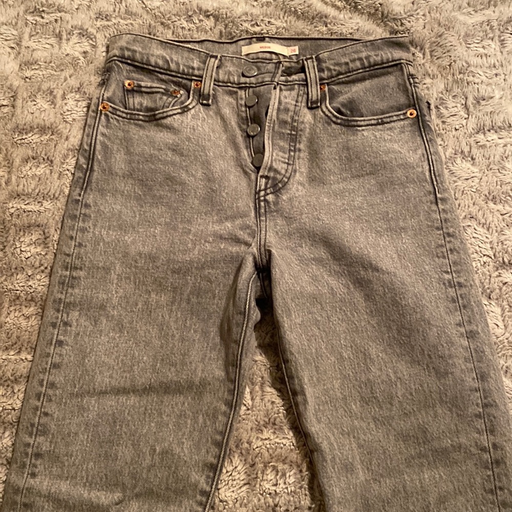 Levis Wedgie size 26. Washed Grey